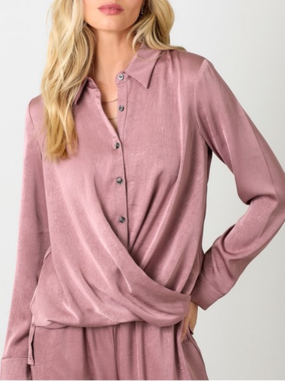 🍂SPECIAL🍂CRINKLE SATIN TWISTED BOTTOM BLOUSE|MAUVE